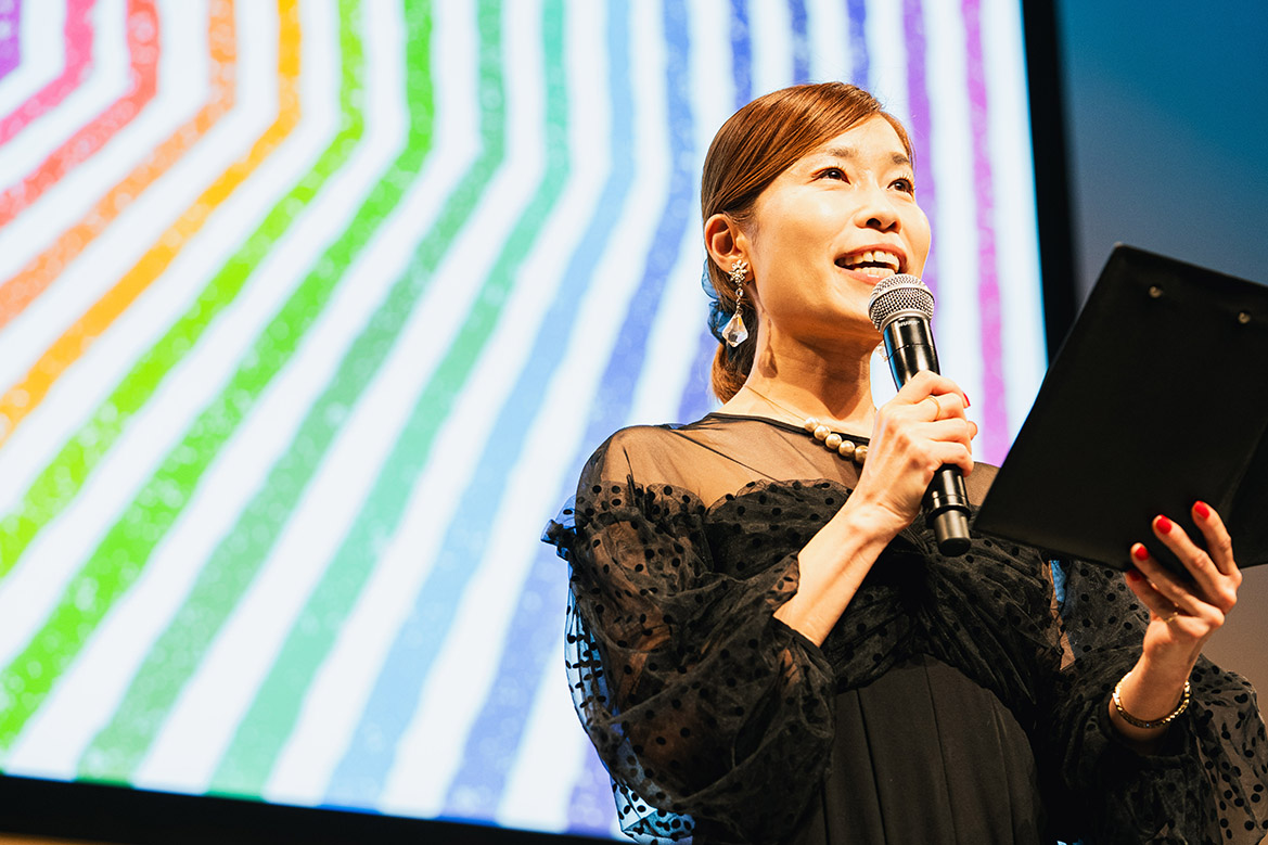 司会はFM802DJの内田 絢子氏の様子